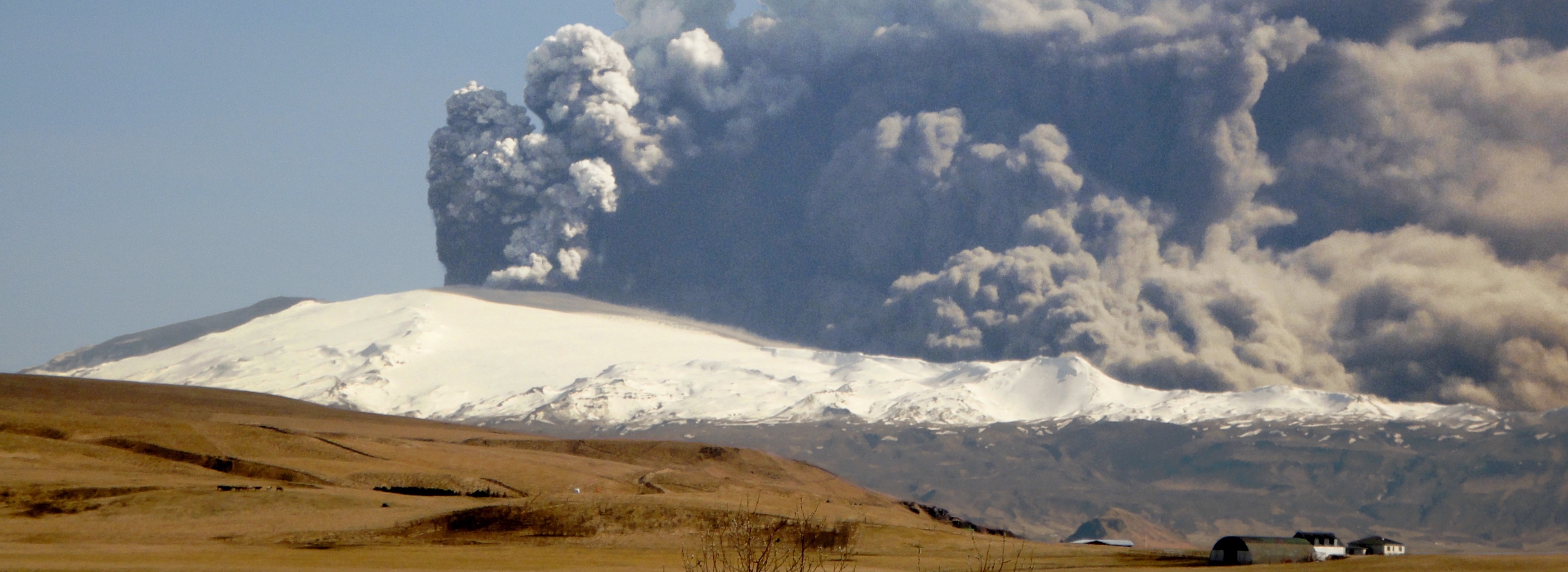 Eyjafjallajokull Eruption April 2010 (Photo: Arni Frioriksson)